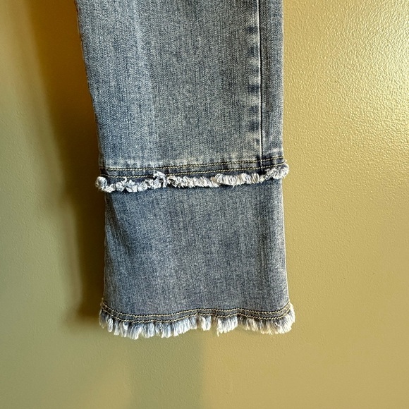 Women's Charlie B Frayed Hem Jeans - Picture 2 of 3